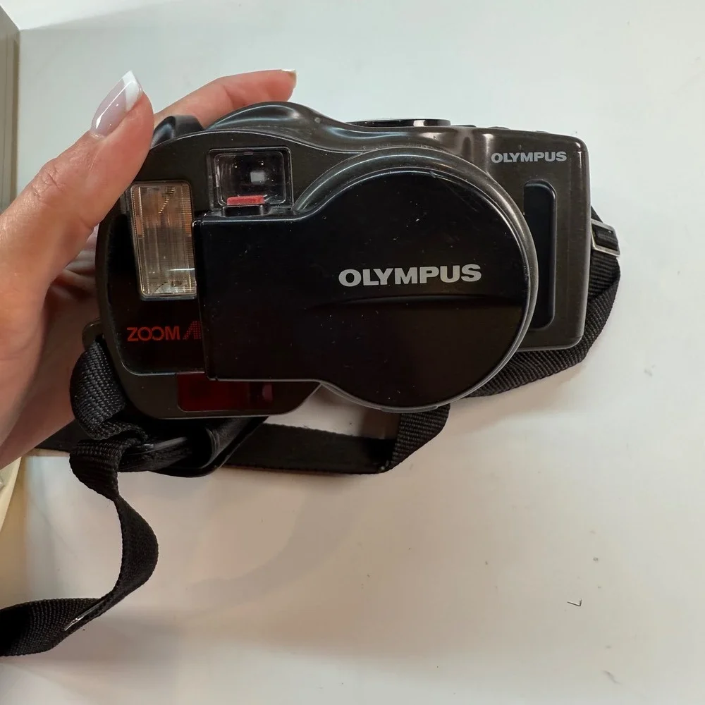 Olympus Infinity SuperZoom 330 Film Camera w Box Manual 1992 UNTESTED